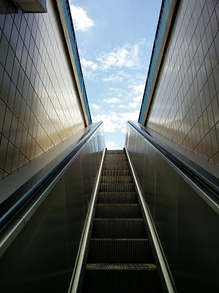 escalator going up in dream